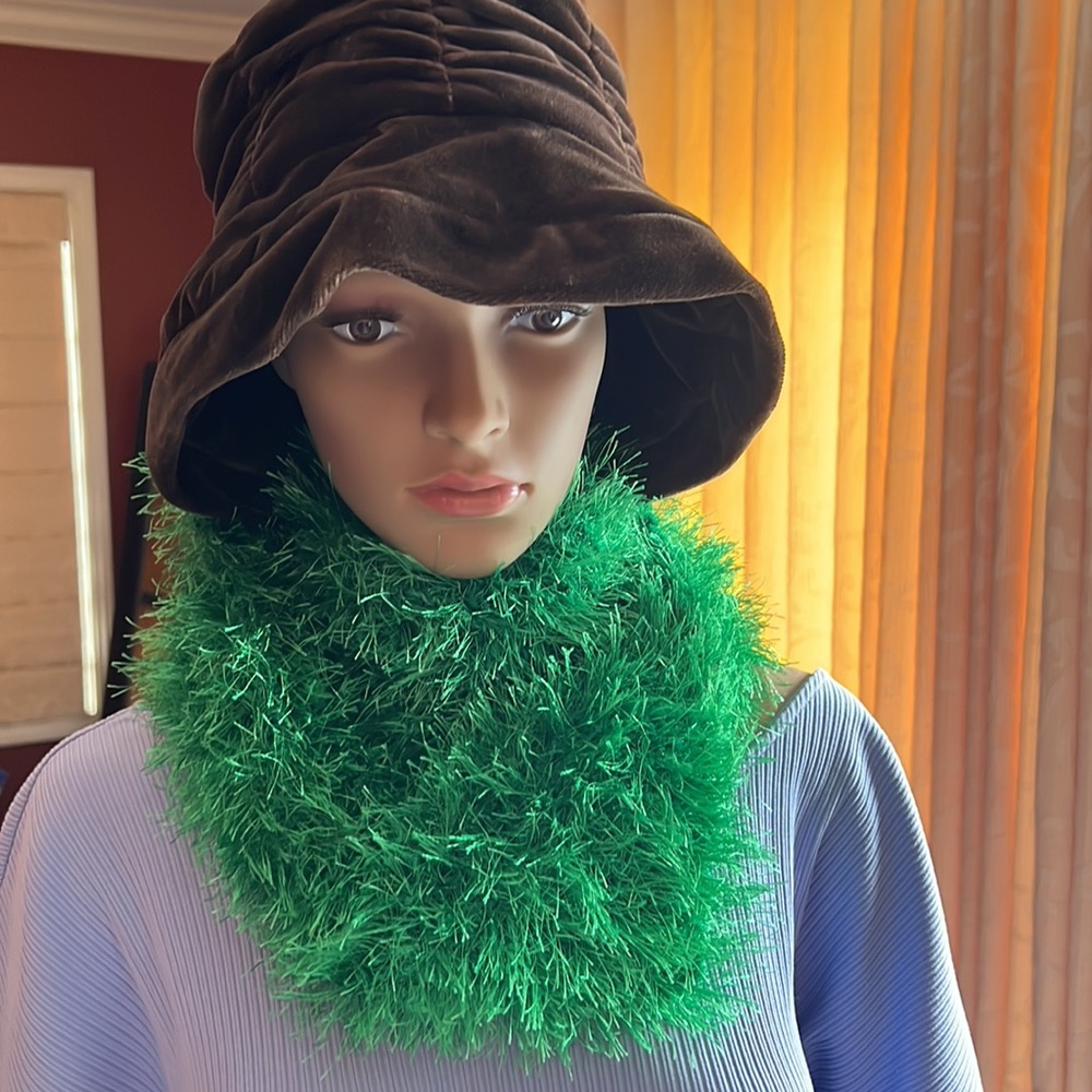 Gorgeous Eyelash Scarf 💚